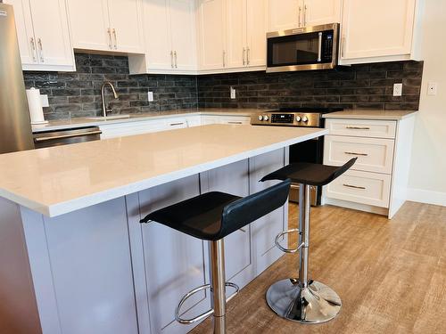 1711 Pine Ridge Mountain Place, Invermere, BC - Indoor Photo Showing Kitchen With Upgraded Kitchen