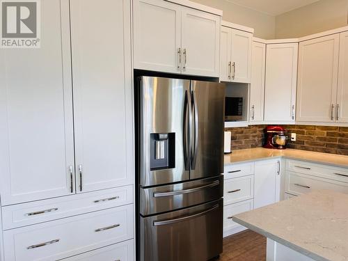 1711 Pine Ridge Mountain Place, Invermere, BC - Indoor Photo Showing Kitchen