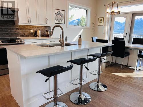 1711 Pine Ridge Mountain Place, Invermere, BC - Indoor Photo Showing Kitchen With Upgraded Kitchen