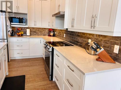 1711 Pine Ridge Mountain Place, Invermere, BC - Indoor Photo Showing Kitchen