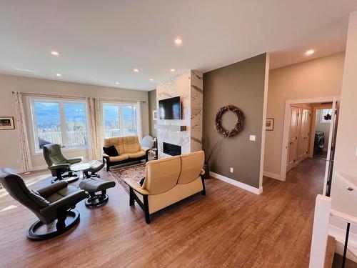 1711 Pine Ridge Mountain Place, Invermere, BC - Indoor Photo Showing Living Room With Fireplace