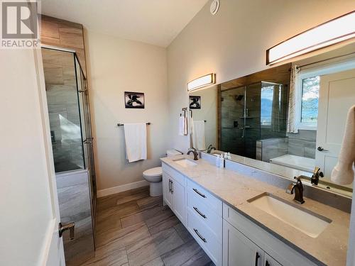 1711 Pine Ridge Mountain Place, Invermere, BC - Indoor Photo Showing Bathroom