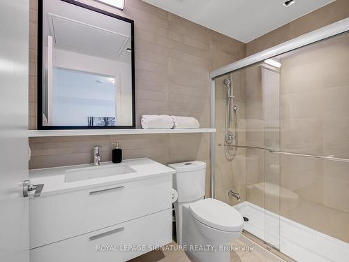 702-501 Adelaide St W, Toronto, ON - Indoor Photo Showing Bathroom