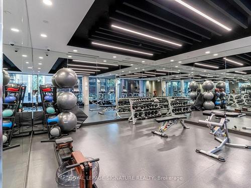 702-501 Adelaide St W, Toronto, ON - Indoor Photo Showing Gym Room