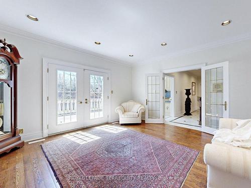 27 Sir Williams Lane, Toronto, ON - Indoor Photo Showing Living Room