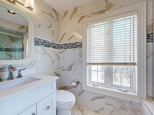 27 Sir Williams Lane, Toronto, ON - Indoor Photo Showing Bathroom