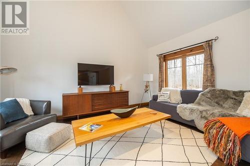 1019 Bruce Road 9, South Bruce Peninsula, ON - Indoor Photo Showing Living Room