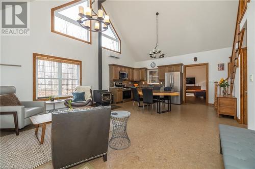 1019 Bruce Road 9, South Bruce Peninsula, ON - Indoor Photo Showing Living Room