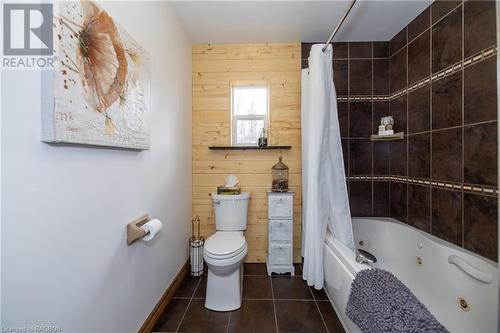 1019 Bruce Road 9, South Bruce Peninsula, ON - Indoor Photo Showing Bathroom