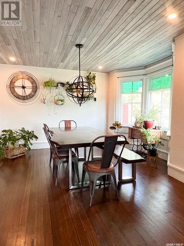 376 5Th Avenue Nw, Swift Current, SK - Indoor Photo Showing Dining Room