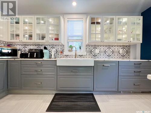 376 5Th Avenue Nw, Swift Current, SK - Indoor Photo Showing Kitchen