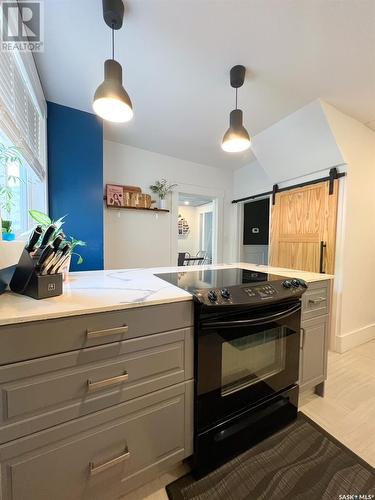 376 5Th Avenue Nw, Swift Current, SK - Indoor Photo Showing Kitchen