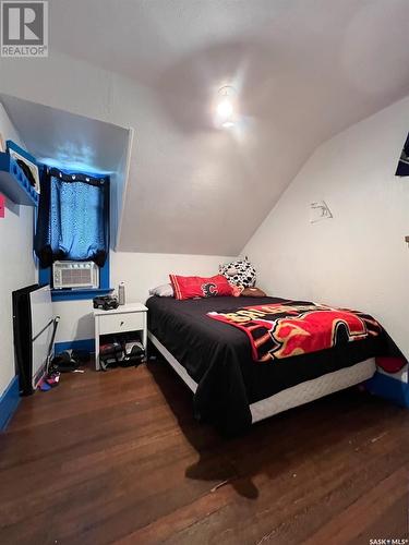 376 5Th Avenue Nw, Swift Current, SK - Indoor Photo Showing Bedroom