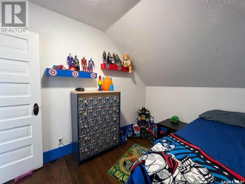 376 5Th Avenue Nw, Swift Current, SK - Indoor Photo Showing Bedroom