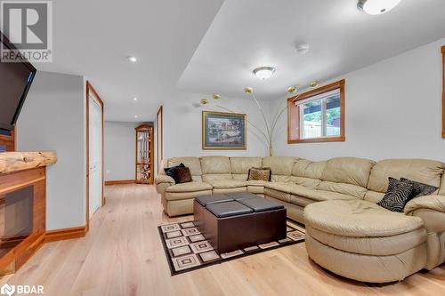 354 St Joseph Street, Tweed, ON - Indoor Photo Showing Living Room