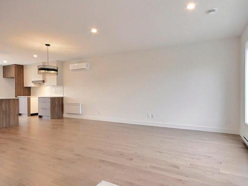 Salon - 929 Rue Pierre-Gauthier, Chambly, QC - Indoor Photo Showing Kitchen