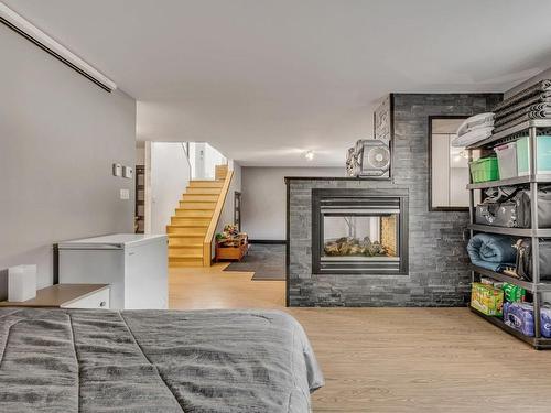 Salle familiale - 105 Rue Daigle, Saint-Raymond, QC - Indoor With Fireplace