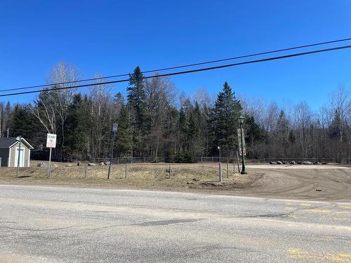 Parking - Ch. Du Tour-Du-Lac, Lac-Des-Plages, QC 