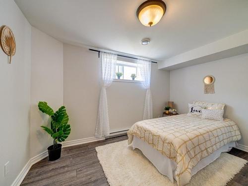 Bedroom - 300 Rue De La Tourbière, Sainte-Marthe-Sur-Le-Lac, QC - Indoor Photo Showing Bedroom