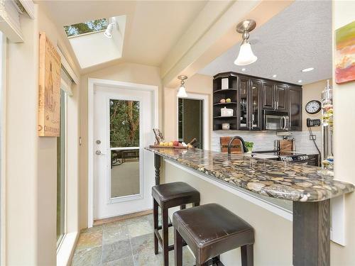 6782 Greig Crt, Central Saanich, BC - Indoor Photo Showing Kitchen With Upgraded Kitchen