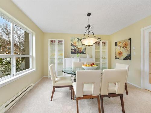 6782 Greig Crt, Central Saanich, BC - Indoor Photo Showing Dining Room