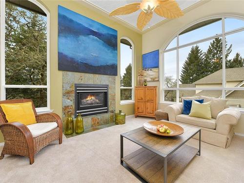 6782 Greig Crt, Central Saanich, BC - Indoor Photo Showing Living Room With Fireplace