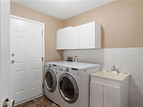 1137 Yellowbrick Rd, Parksville, BC - Indoor Photo Showing Laundry Room