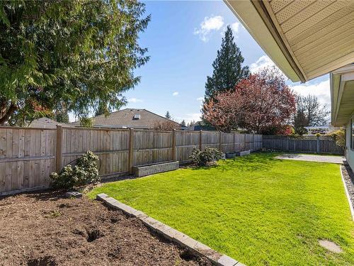 1137 Yellowbrick Rd, Parksville, BC - Outdoor With Backyard