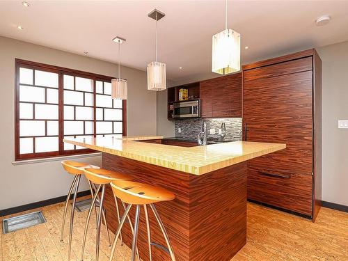 9-532 Fisgard St, Victoria, BC - Indoor Photo Showing Kitchen With Upgraded Kitchen