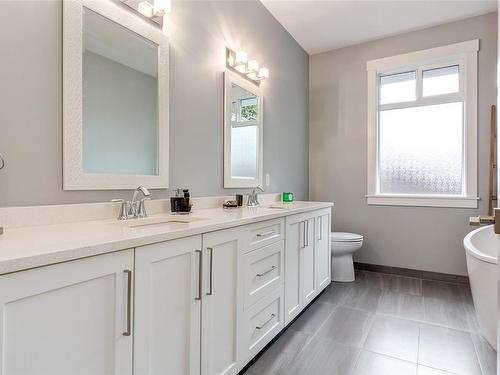 125 Allview Lane, Bowser, BC - Indoor Photo Showing Bathroom
