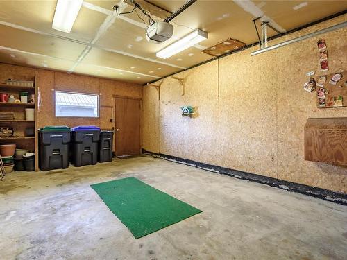 2603 Tull Pl, Courtenay, BC - Indoor Photo Showing Garage
