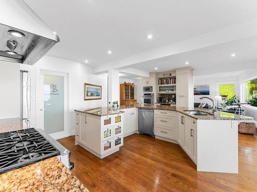 4935 Cordova Bay Rd, Saanich, BC - Indoor Photo Showing Kitchen With Upgraded Kitchen