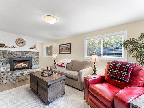 4935 Cordova Bay Rd, Saanich, BC - Indoor Photo Showing Living Room With Fireplace