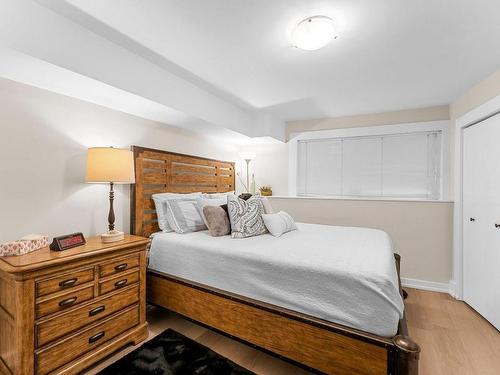 4935 Cordova Bay Rd, Saanich, BC - Indoor Photo Showing Bedroom