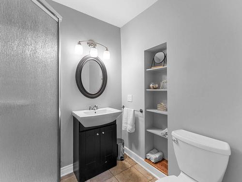 4935 Cordova Bay Rd, Saanich, BC - Indoor Photo Showing Bathroom