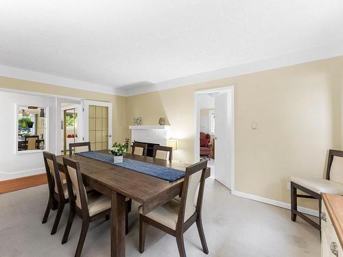 4935 Cordova Bay Rd, Saanich, BC - Indoor Photo Showing Dining Room