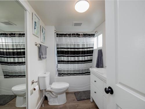 635 Haliburton St, Nanaimo, BC - Indoor Photo Showing Bathroom