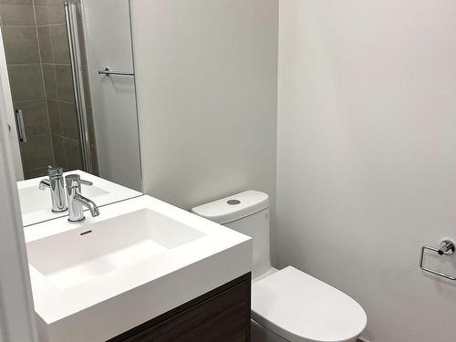405-9 Tecumseth St, Toronto, ON - Indoor Photo Showing Bathroom