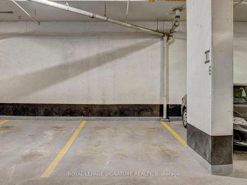 645-250 Wellington St W, Toronto, ON - Indoor Photo Showing Garage