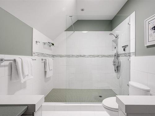 2024 Troon Crt, Langford, BC - Indoor Photo Showing Bathroom