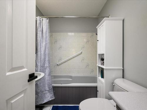 402-55 Dawes St, Nanaimo, BC - Indoor Photo Showing Bathroom