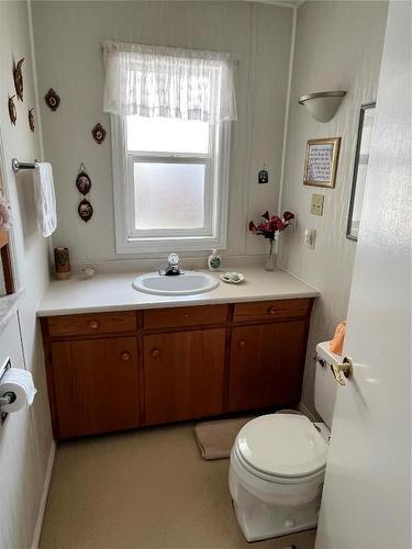 1339 Richter Street, Kelowna, BC - Indoor Photo Showing Bathroom