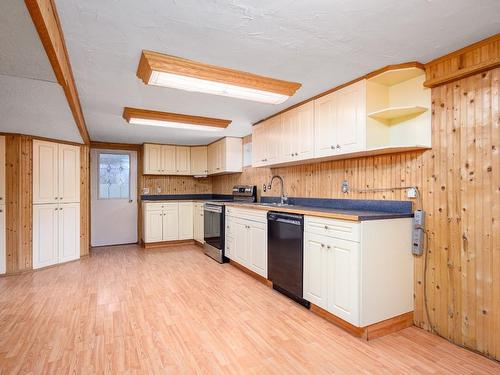 11901 Kalamalka Road, Coldstream, BC - Indoor Photo Showing Kitchen