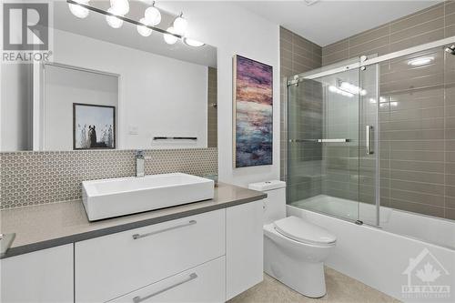 623 Westview Avenue Unit#B, Ottawa, ON - Indoor Photo Showing Bathroom