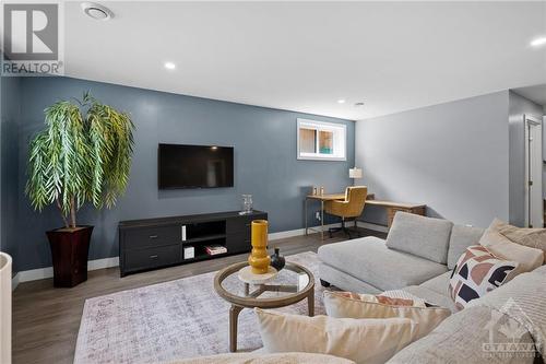 623 Westview Avenue Unit#B, Ottawa, ON - Indoor Photo Showing Living Room