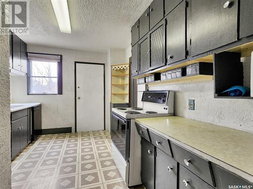 1522 E Avenue N, Saskatoon, SK - Indoor Photo Showing Kitchen