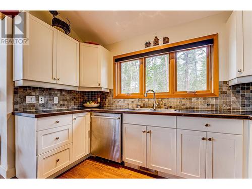 9845 Eastside Road Unit# 75, Vernon, BC - Indoor Photo Showing Kitchen With Double Sink