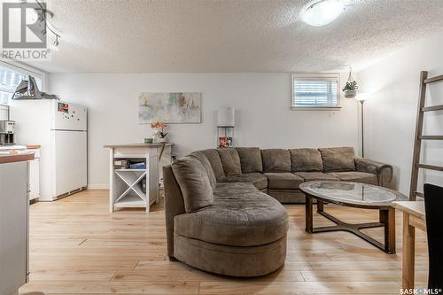 806 5Th Street E, Saskatoon, SK - Indoor Photo Showing Living Room