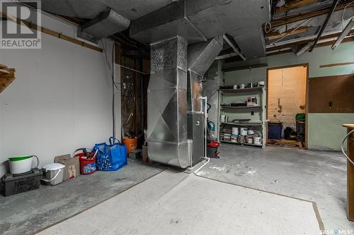 806 5Th Street E, Saskatoon, SK - Indoor Photo Showing Garage