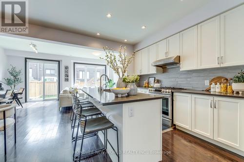 101 Denarius Cres, Richmond Hill, ON - Indoor Photo Showing Kitchen With Upgraded Kitchen